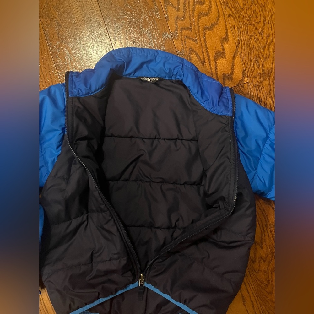 The North Face Kids Blue and Dark Jacket - Picture 4 of 15